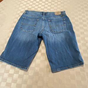 Lucky Brand Women's Bermuda Denim Shorts Size 27 (4) X 10.5 Medium Wash Mid Rise